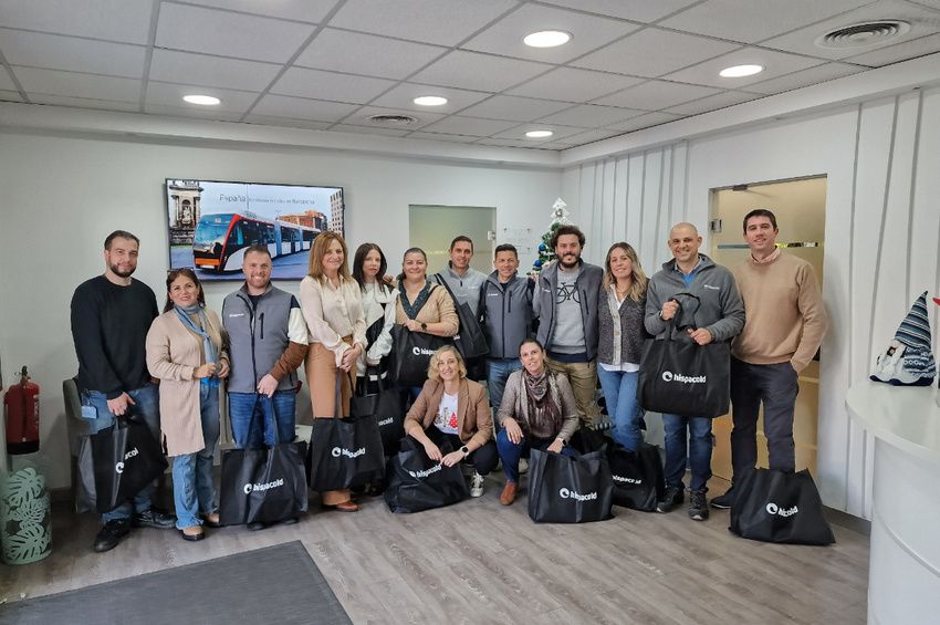 Entrega de obsequios a los participantes en la campaña solidaria “Juguetes Azules II”